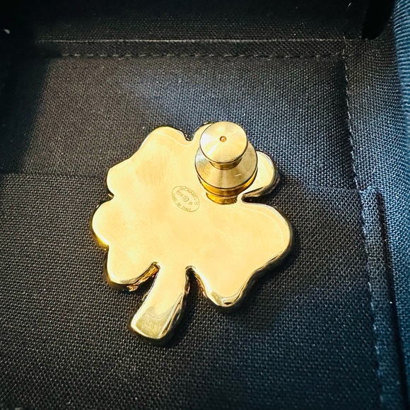 CHANEL Clover Brooch - Picture 3 of 9